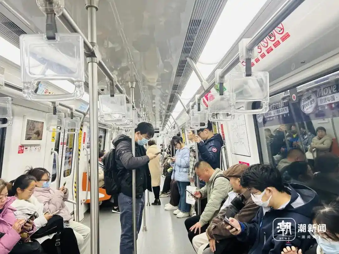 _地铁的扶手用的是什么材料_地铁扶手有病毒吗