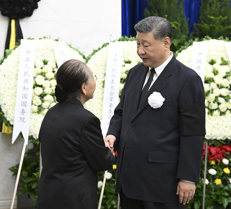 热地同志遗体在京火化 习近平等到八宝山革命公墓送别