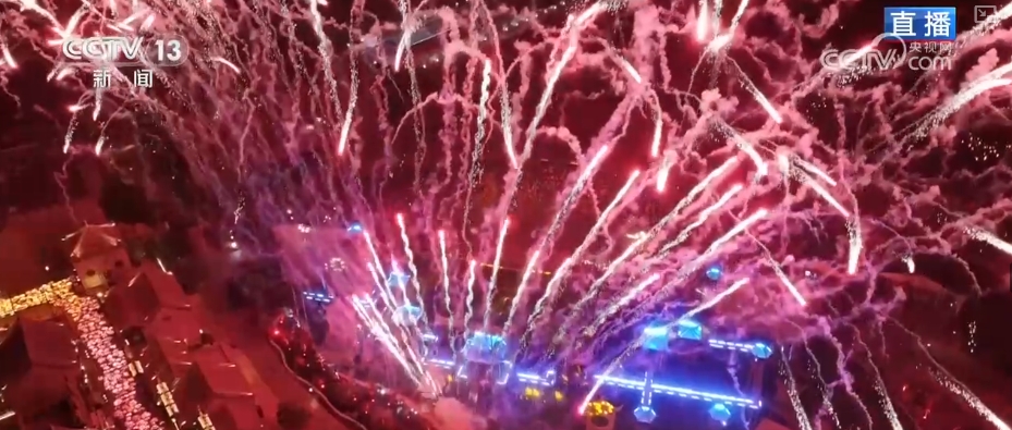 _“一秒入戏”穿越、亭台楼阁火树银花 多样“夜”态激活消费新活力_“一秒入戏”穿越、亭台楼阁火树银花 多样“夜”态激活消费新活力