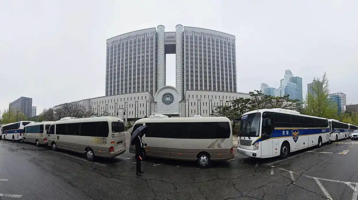 8次发言6提“荒唐” 尹锡悦内乱案首场公审细节公布