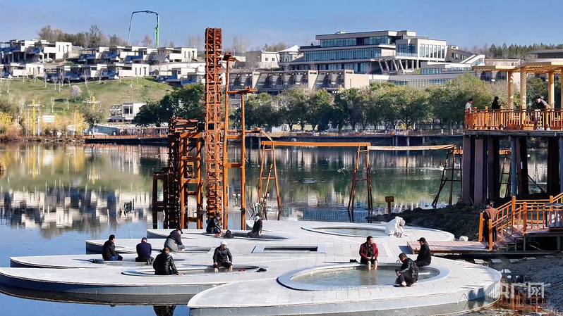 一百秒一冰城·冰雪春天｜新疆博州：由“借雪生金”到“点雪成链”  冰雪经济勃发新动能_一百秒一冰城·冰雪春天｜新疆博州：由“借雪生金”到“点雪成链”  冰雪经济勃发新动能_