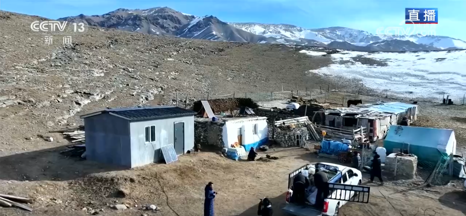 服务队温暖护航风雪转场路 现代化转型托起牧民新生活_服务队温暖护航风雪转场路 现代化转型托起牧民新生活_