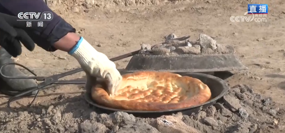 服务队温暖护航风雪转场路 现代化转型托起牧民新生活__服务队温暖护航风雪转场路 现代化转型托起牧民新生活