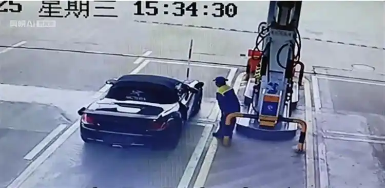 加油逃单报警给追回吗_宝马女司机撞保时捷男司机_