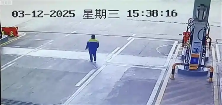 _加油逃单报警给追回吗_宝马女司机撞保时捷男司机