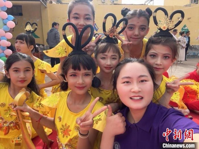 _支教新疆_女大学生去新疆支教