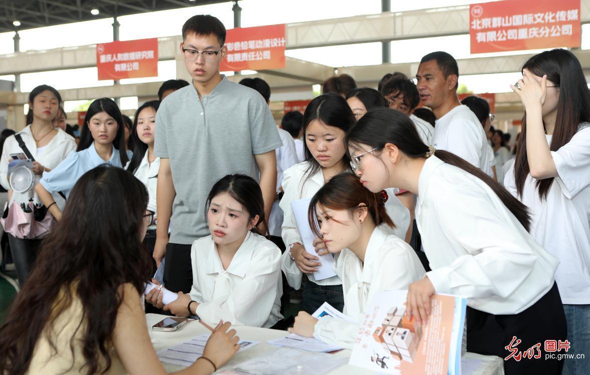 【职引未来】为青春护航 各地促就业再加力