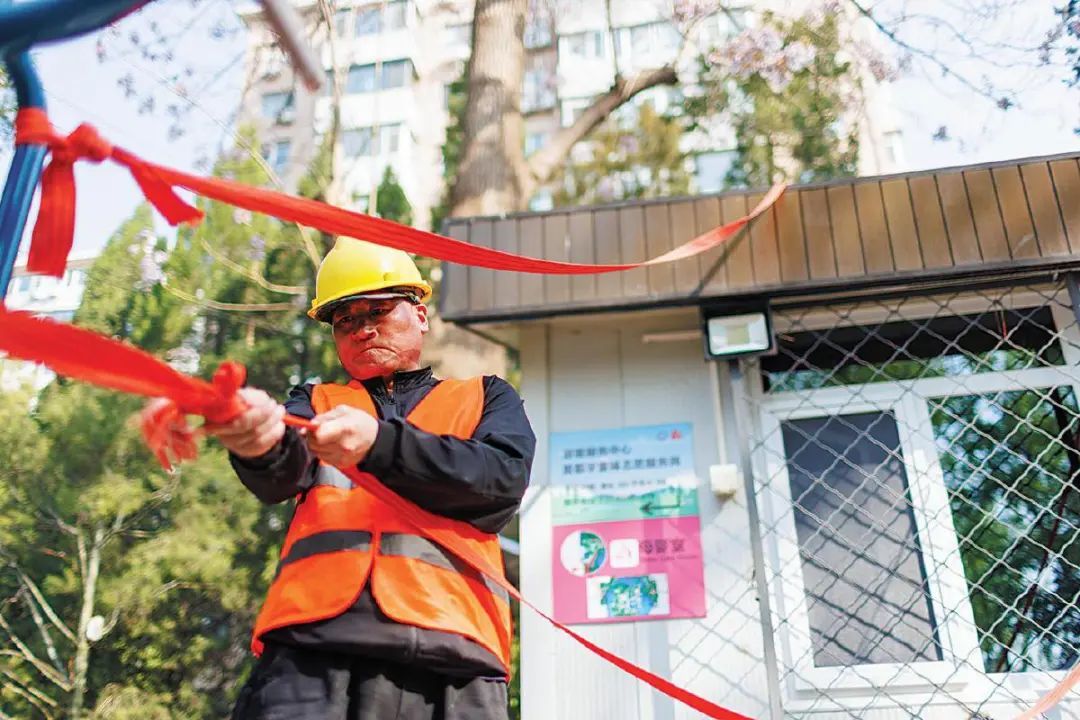 【京华好风气】跳湖救人“迷彩帽”多次施救从不留名_北京时间__【京华好风气】跳湖救人“迷彩帽”多次施救从不留名_北京时间