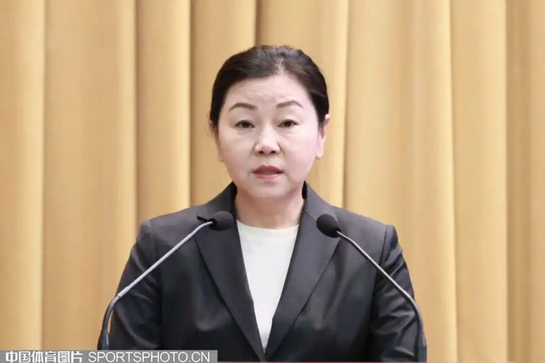 退休不到1月，周继红，有新身份