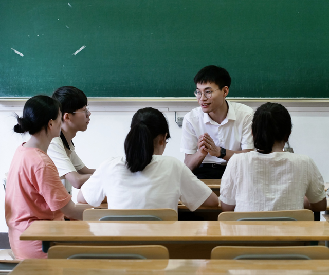 _青春融入时代洪流_融入青春血脉