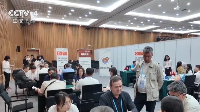 聚焦中国经济新赛道_聚焦经济运行_