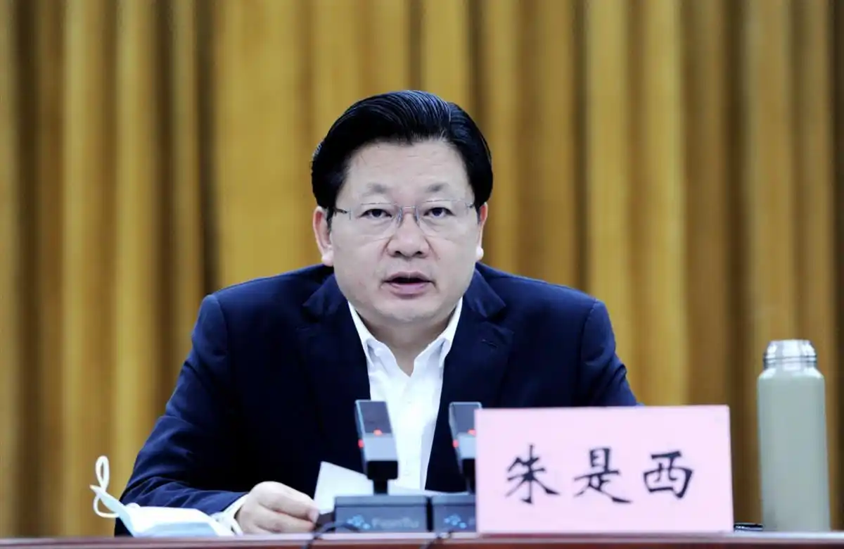 网红官员朱是西被双开：曾带输液针头开会，被批搞劳民伤财“政绩工程”