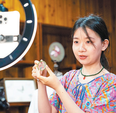 _时代之问青春作答文案_时代青年的青春之问