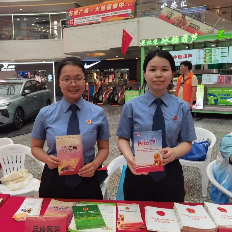 民法典同行的手抄报__民法典与我们同行报道